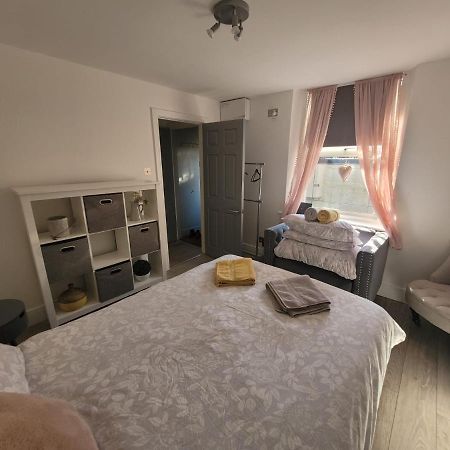 Entire Apartment With Sun Filled Private Garden 마게이트 외부 사진