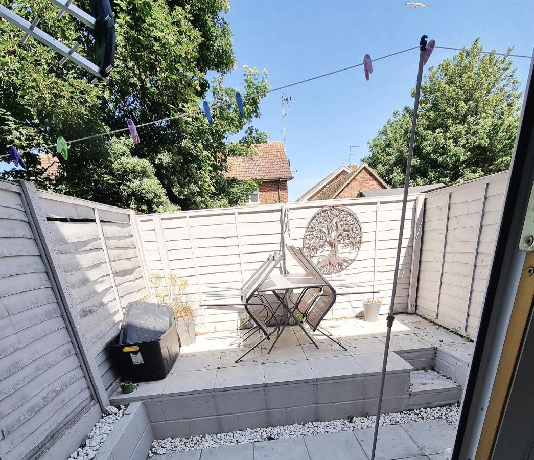Entire Apartment With Sun Filled Private Garden 마게이트 외부 사진