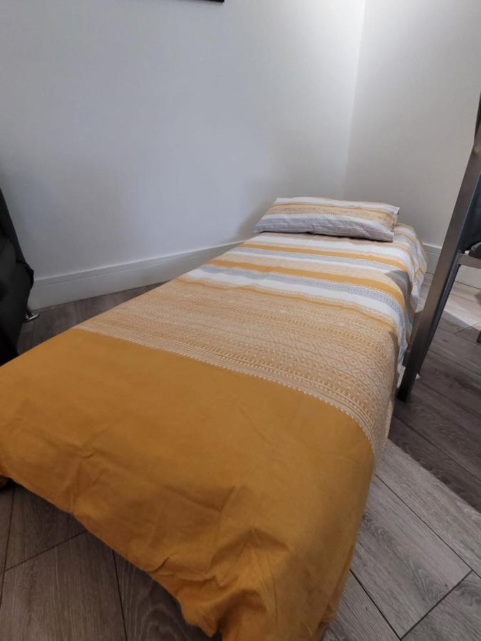 Entire Apartment With Sun Filled Private Garden 마게이트 외부 사진